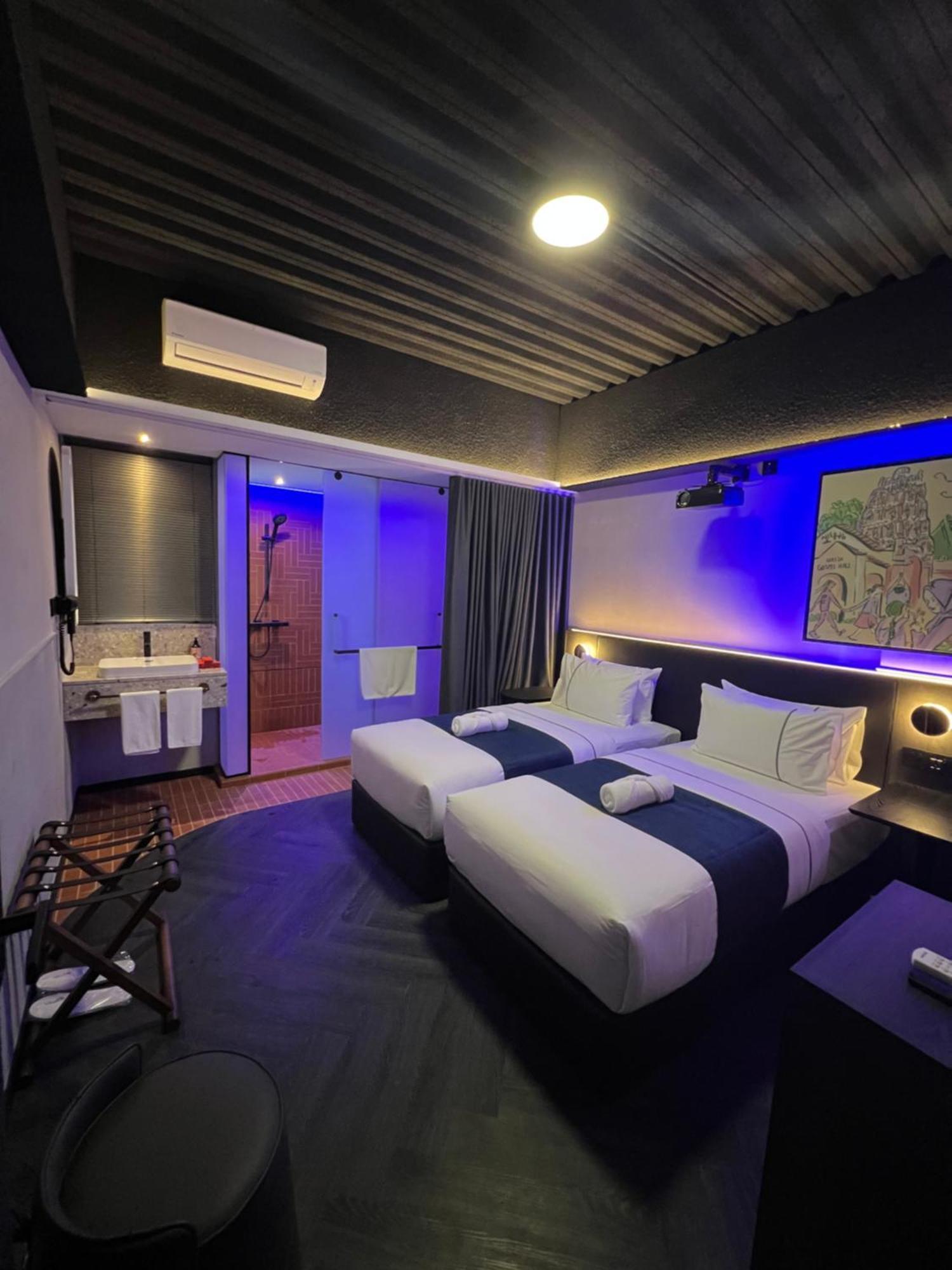 B Hotel Куала Лумпур Екстериор снимка