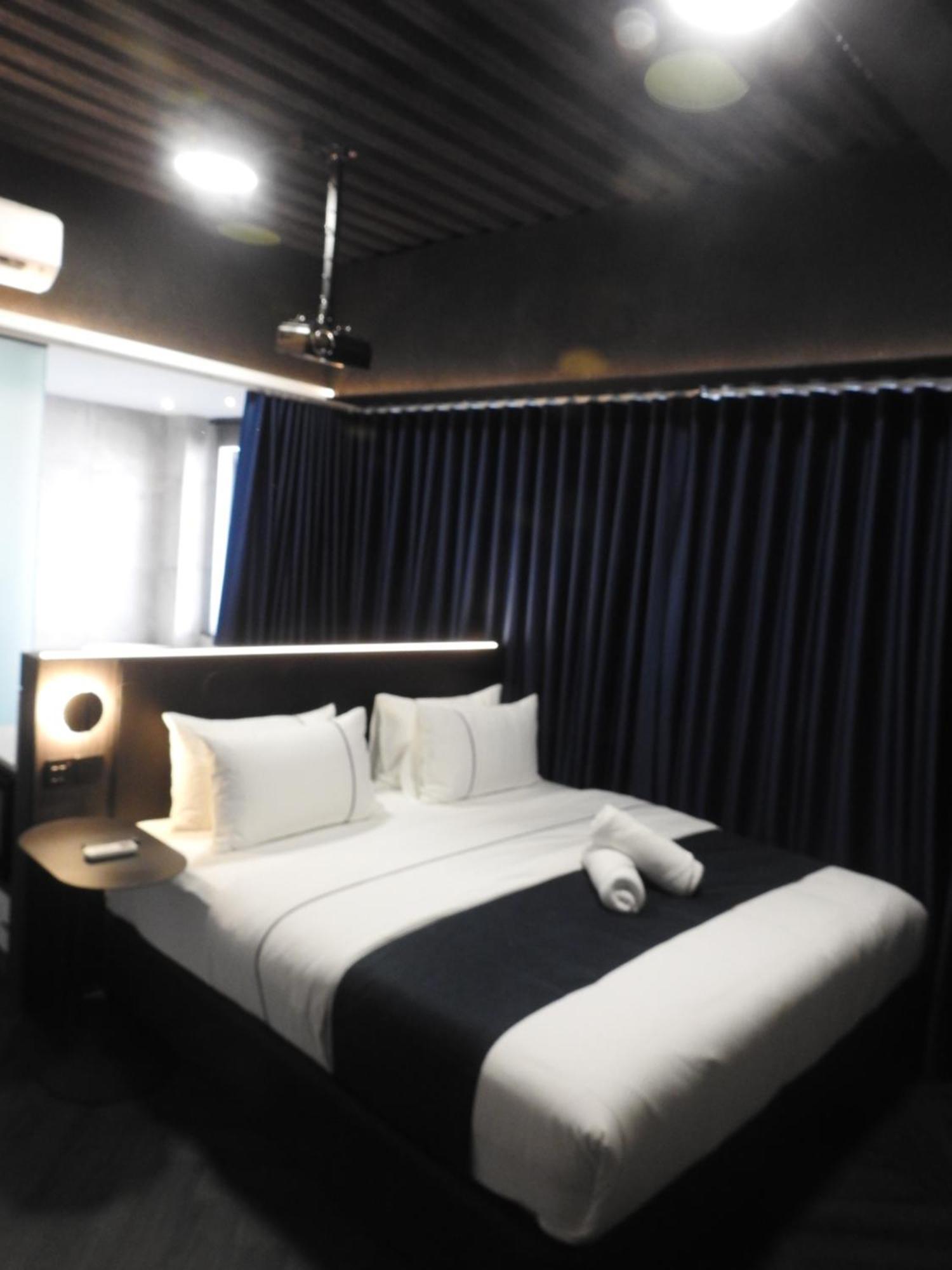 B Hotel Куала Лумпур Екстериор снимка