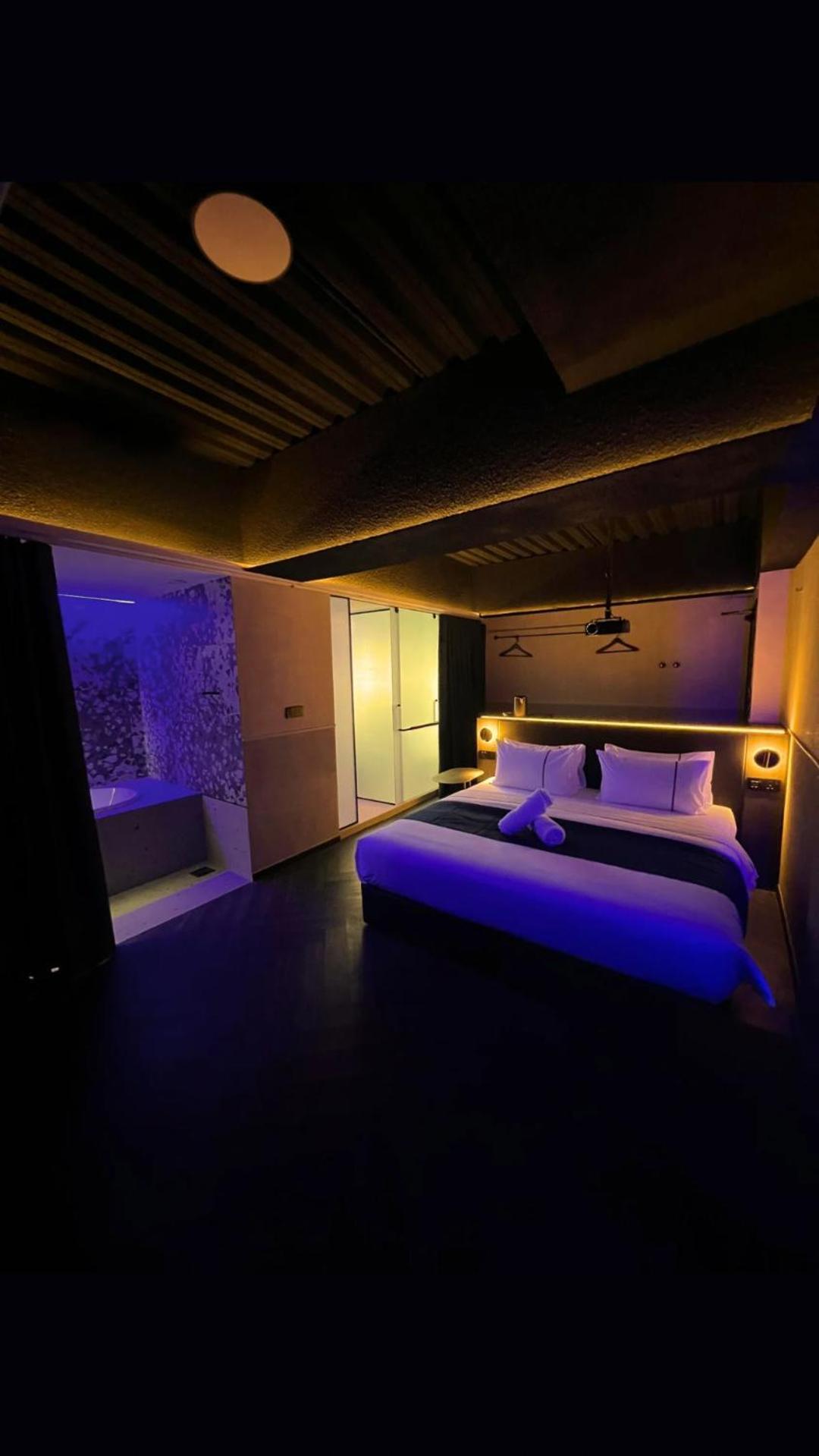 B Hotel Куала Лумпур Екстериор снимка