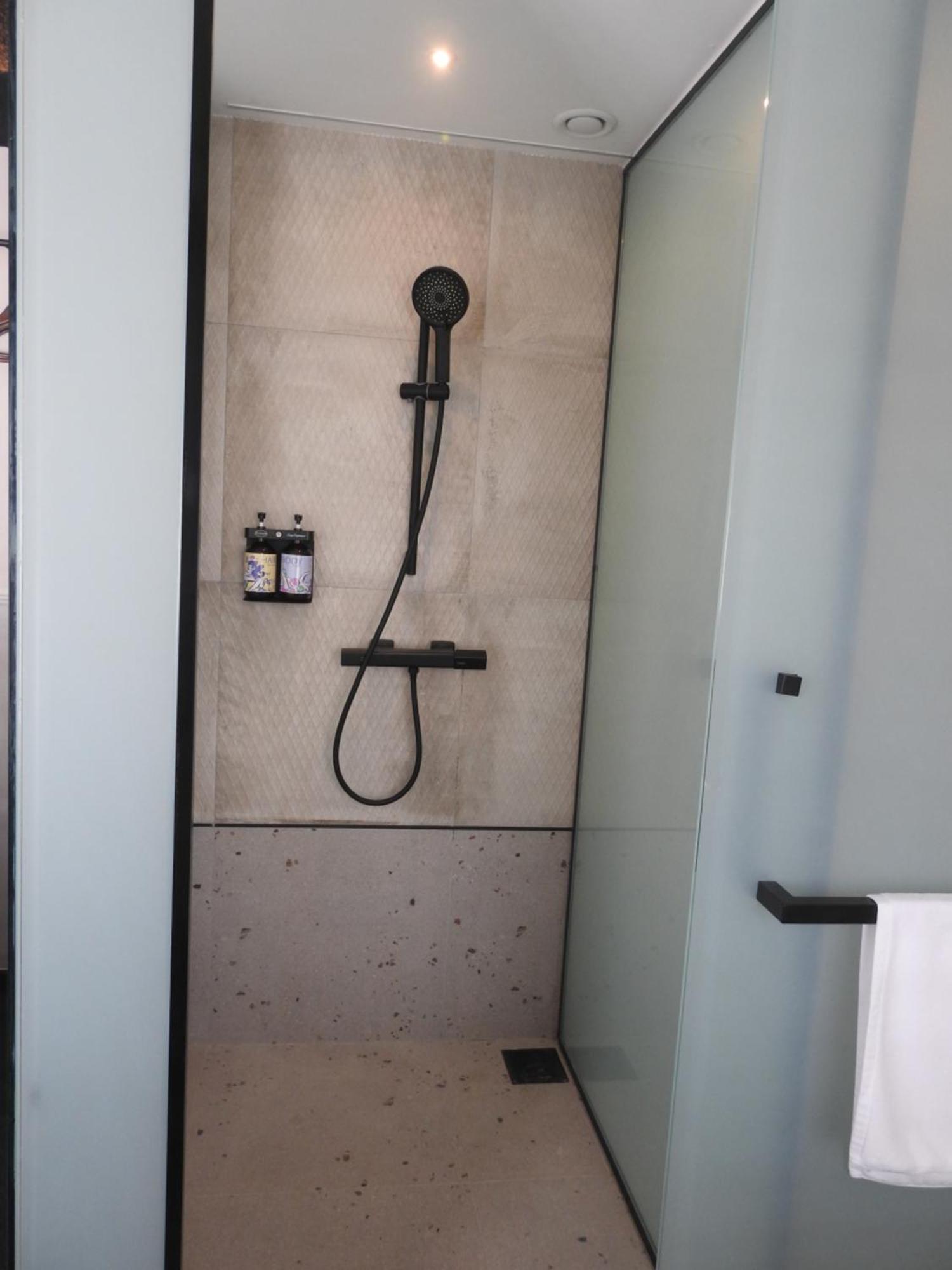 B Hotel Куала Лумпур Екстериор снимка
