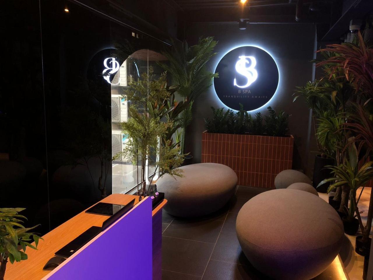 B Hotel Куала Лумпур Екстериор снимка